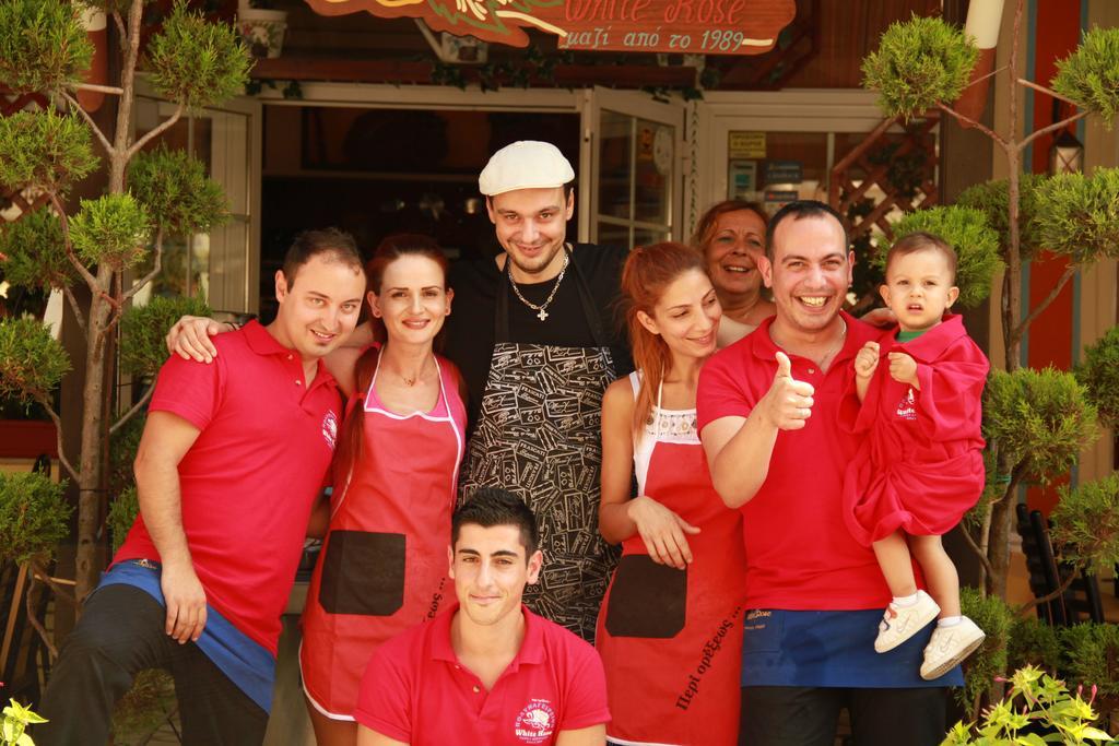 Hotel White Rose Beach Olympiakí Aktí Exteriör bild